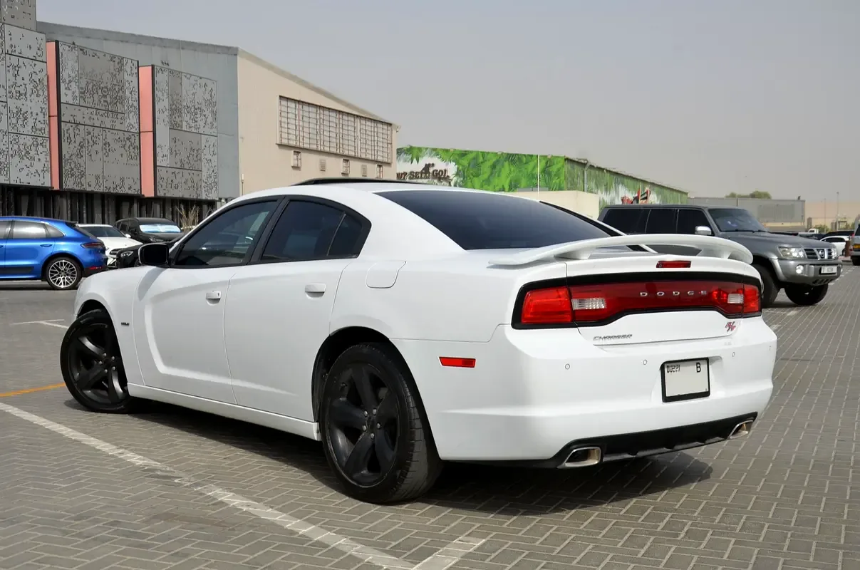 Dodge Charger 5.7 AT RWD (370 hp) - 2