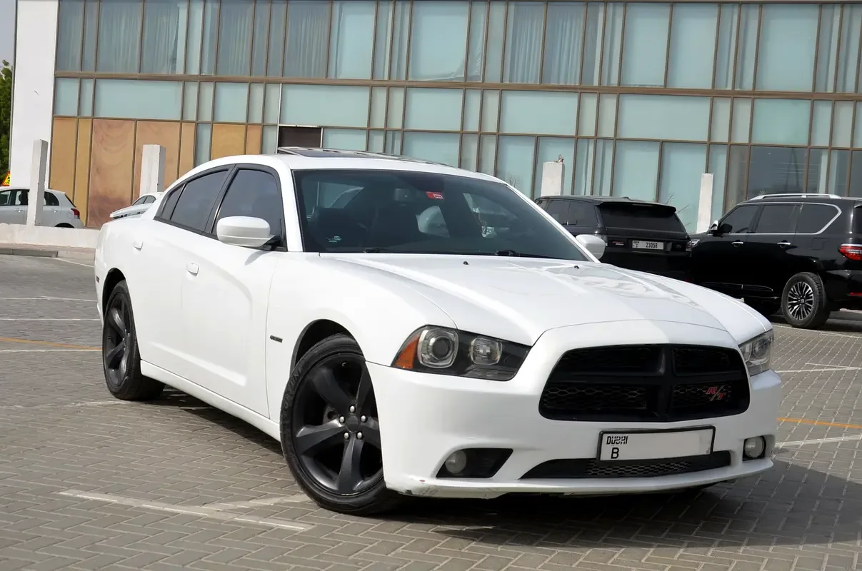 Dodge Charger 5.7 AT RWD (370 hp)