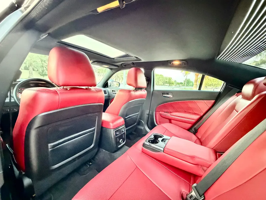 Dodge Charger 5.7 Hemi AT (375 hp) - 12
