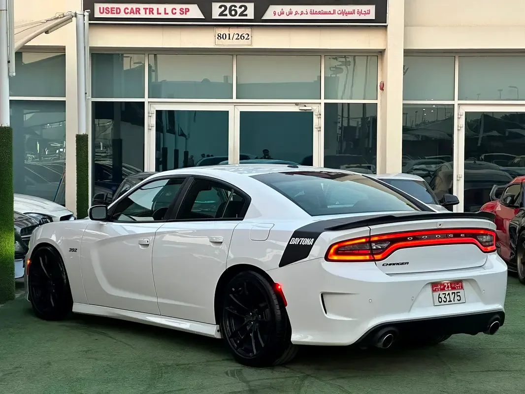 Dodge Charger 6.4 AT RWD (492 حصان) - 6