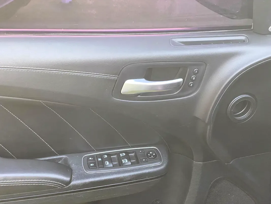 Dodge Charger 6.4 AT RWD (492 hp) - 12