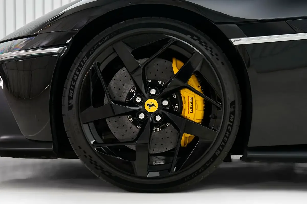Ferrari 12Cilindri 6.5 AMT (830 حصان) - 10