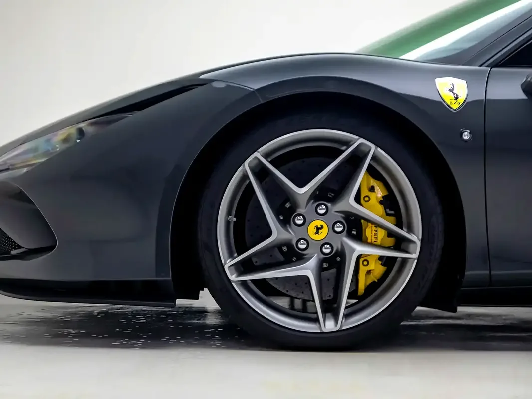 Ferrari F8 3.9 AMT RWD (720 حصان) - 20