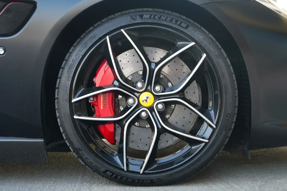 Ferrari GTC4Lusso T 3.9 AMT (610 hp) - 5