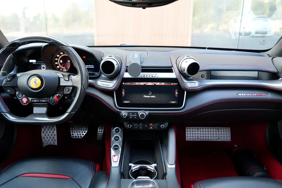 Ferrari GTC4Lusso T 3.9 AMT (610 hp) - 17