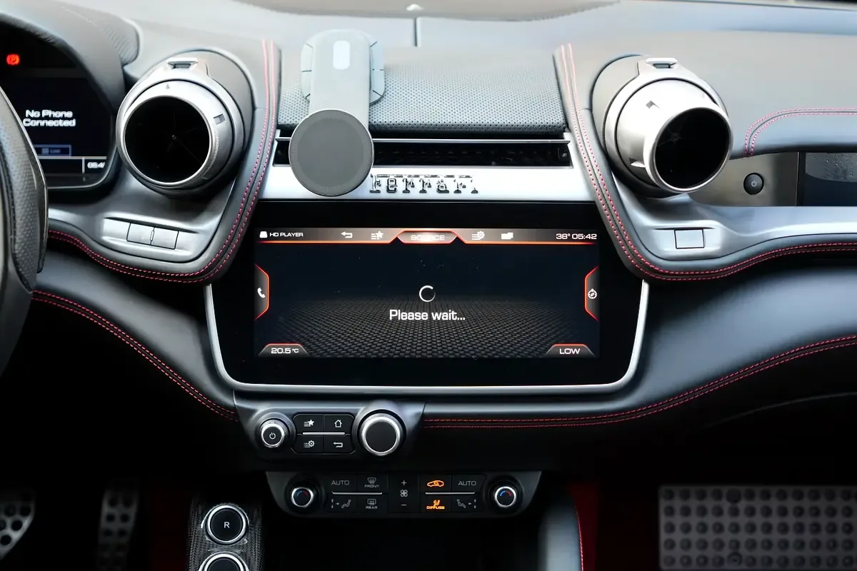 Ferrari GTC4Lusso T 3.9 AMT (610 hp) - 18