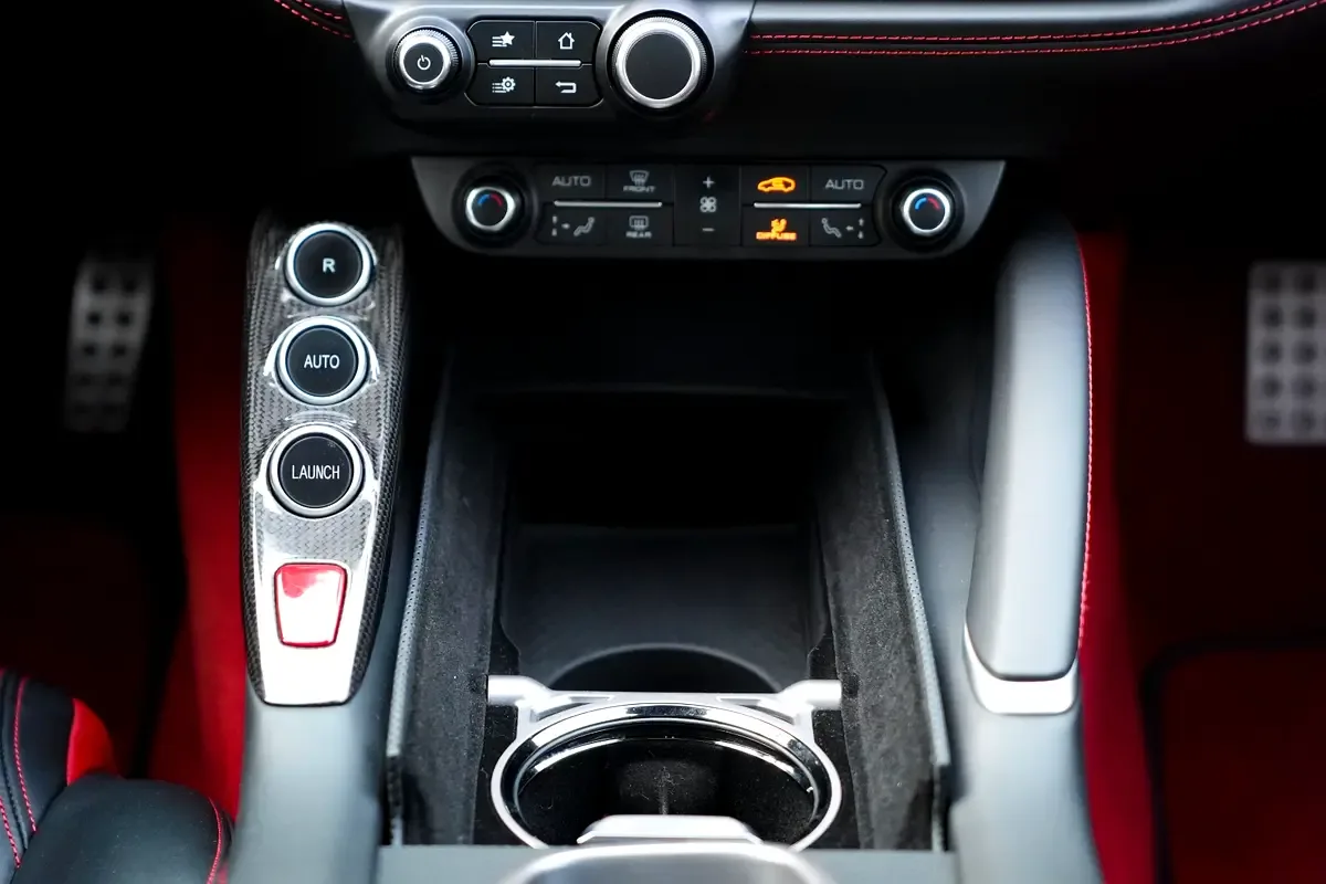 Ferrari GTC4Lusso T 3.9 AMT (610 hp) - 19