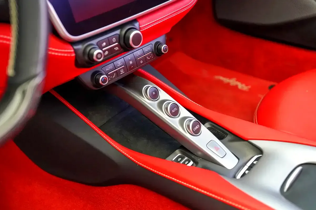 Ferrari Portofino 3.9 AMT RWD (600 hp) - 11