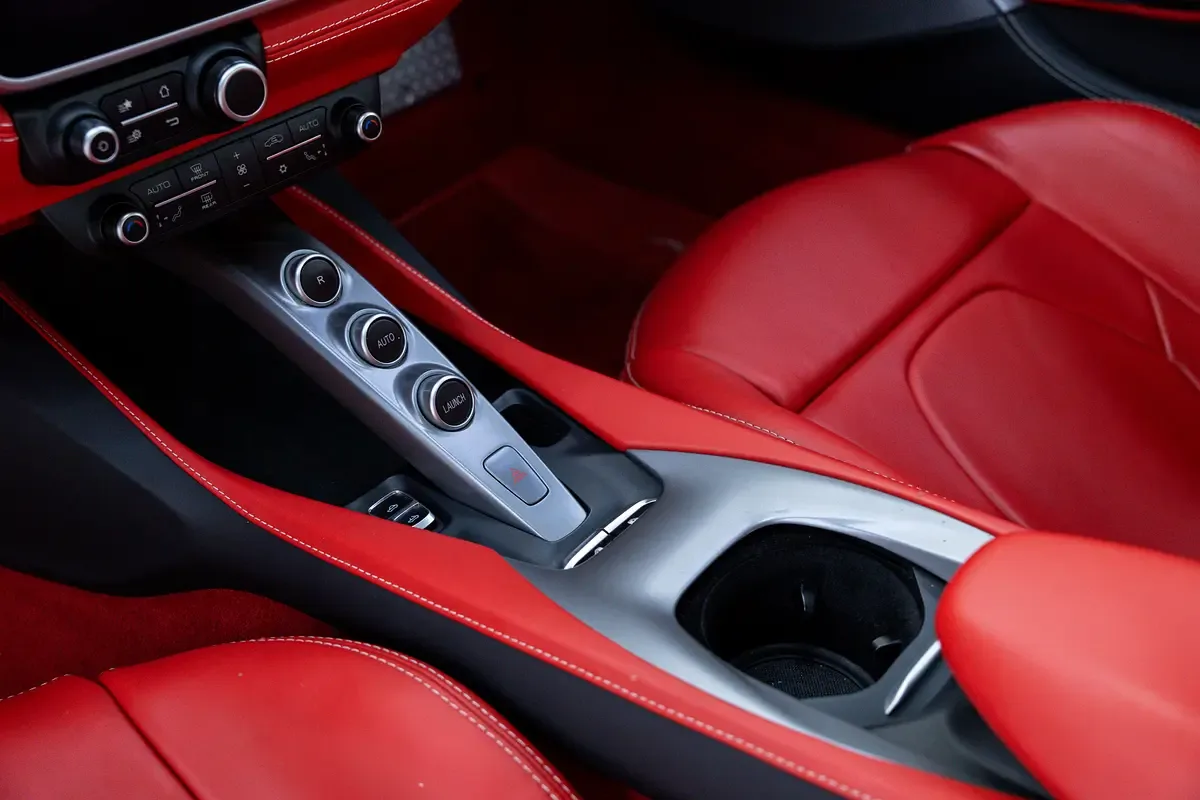 Ferrari Portofino 3.9 AMT RWD (600 حصان) - 12