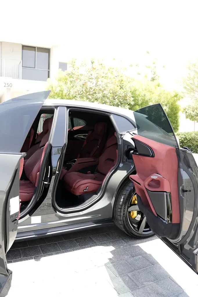 Ferrari Purosangue 6.5 AMT 4WD (725 حصان) - 2