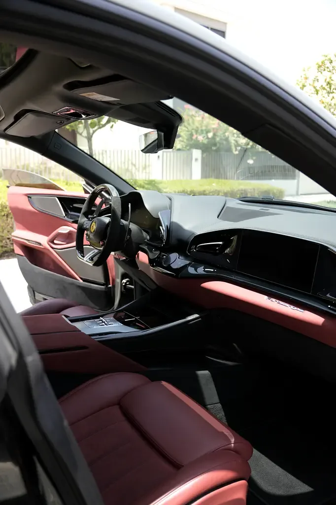 Ferrari Purosangue 6.5 AMT 4WD (725 حصان) - 11