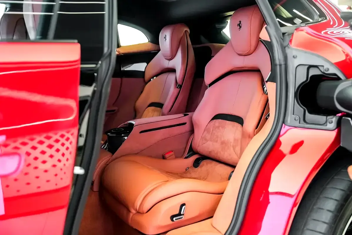 Ferrari Purosangue 6.5 AMT 4WD (725 حصان) - 10