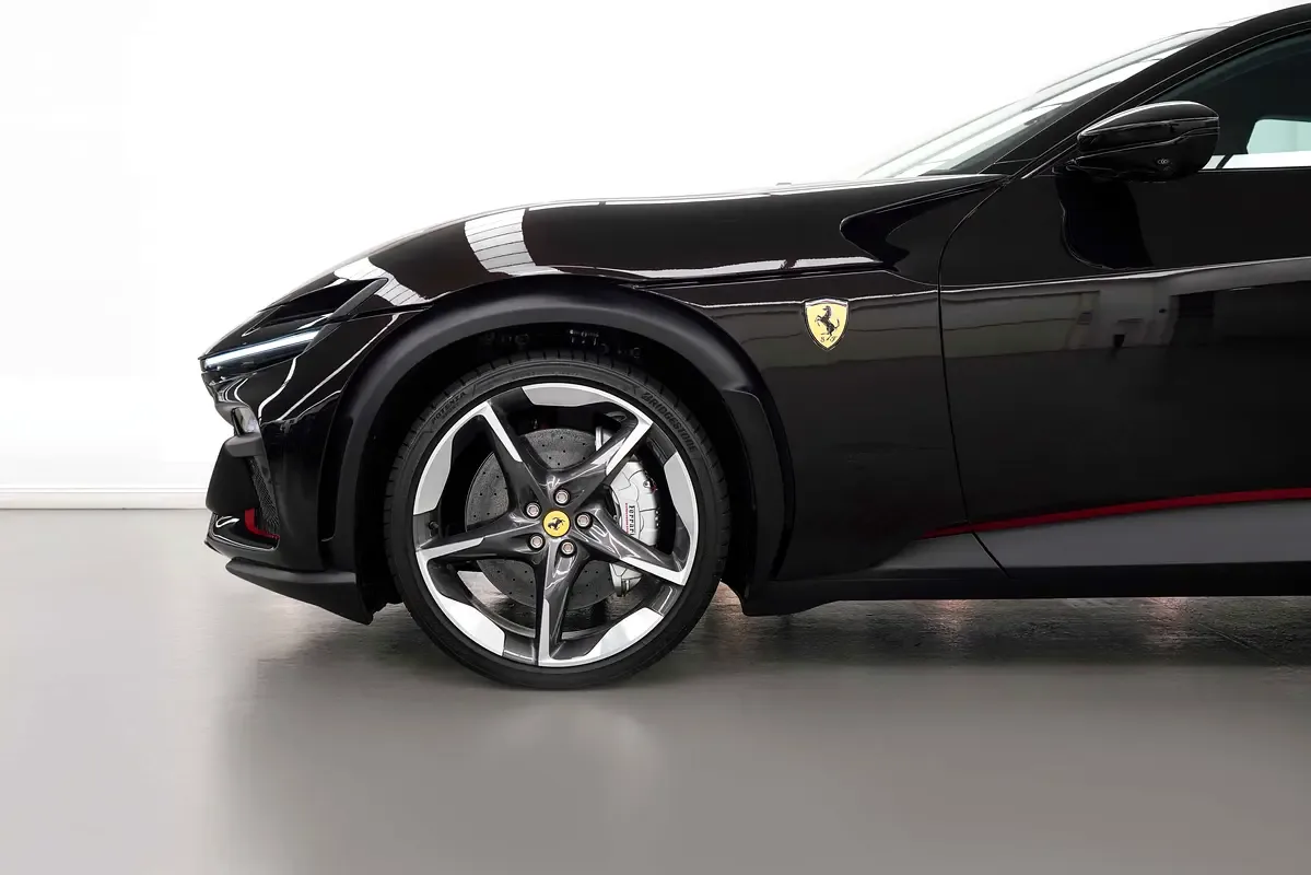 Ferrari Purosangue 6.5 AMT 4WD (725 حصان) - 6