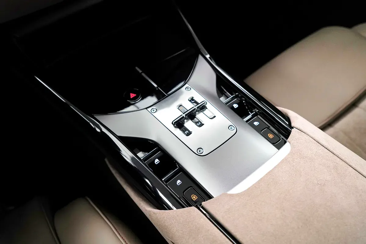 Ferrari Purosangue 6.5 AMT 4WD (725 حصان) - 11