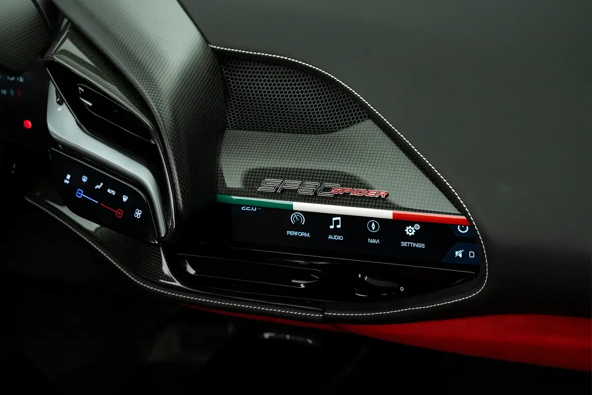 Ferrari SF90 4.0 AMT AWD (1030 حصان) - 16