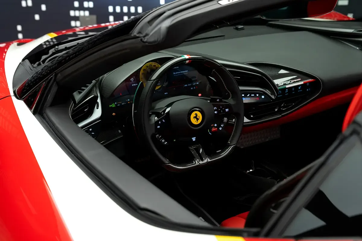 Ferrari SF90 4.0 AMT AWD (1030 حصان) - 14