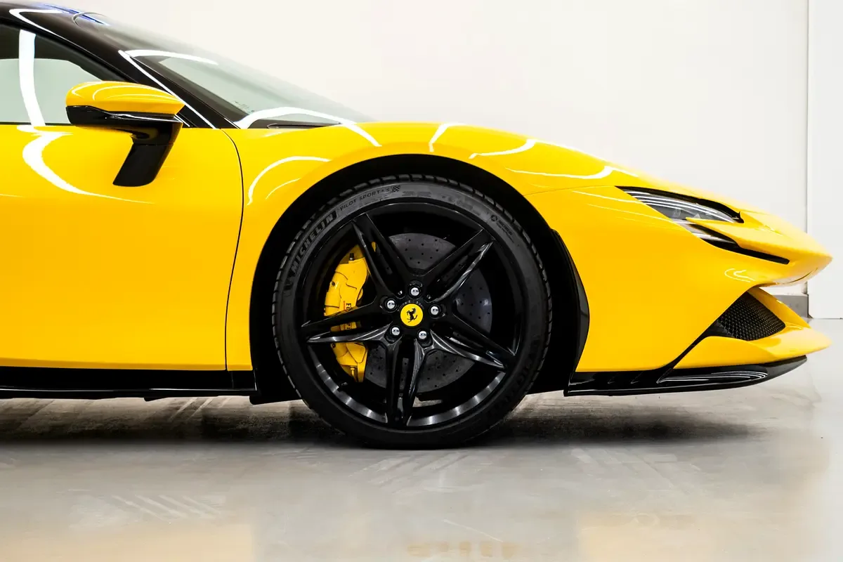 Ferrari SF90 4.0 AMT AWD (1030 حصان) - 14