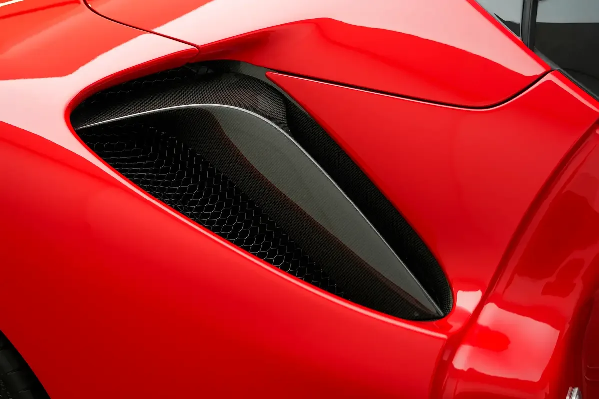 Ferrari SF90 4.0 AMT AWD (1030 حصان) - 17