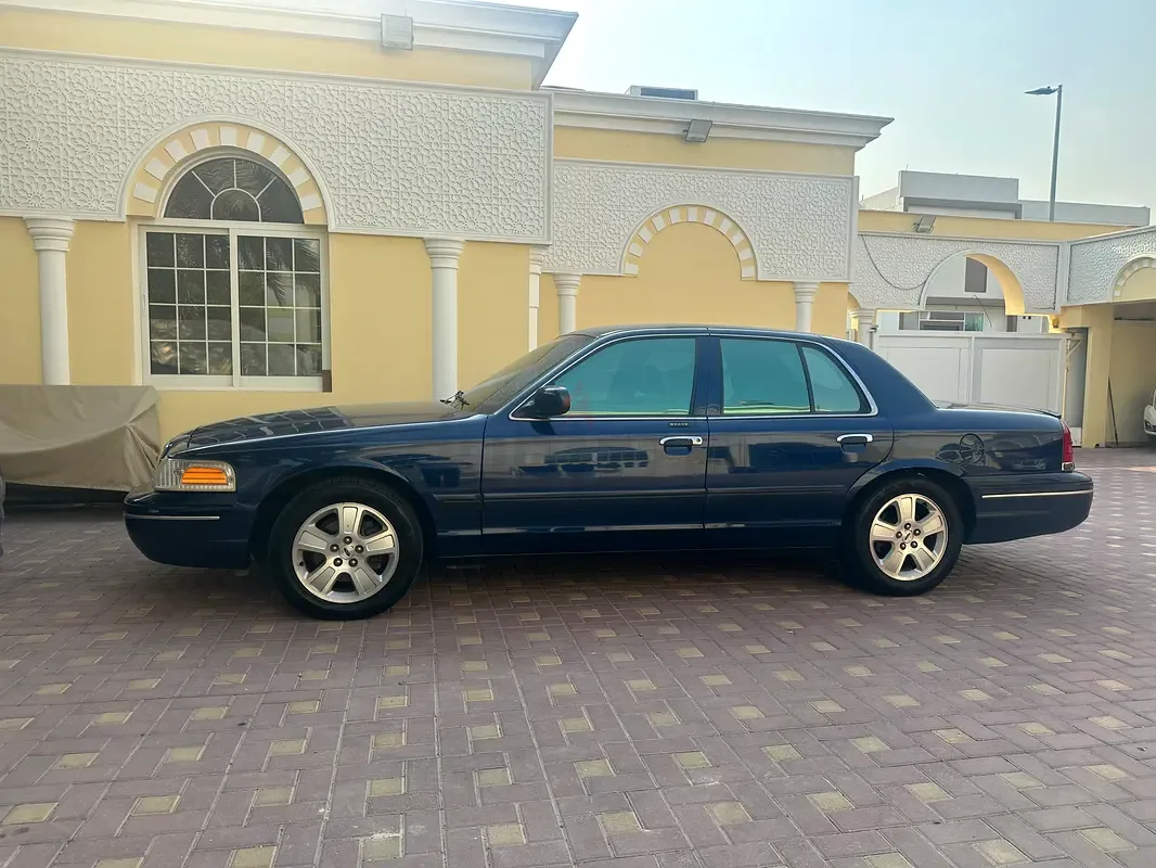 Ford Crown Victoria 4.6i AT LX Sport (238 hp) - 3