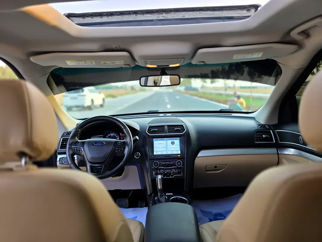 Ford Explorer 2.3 AT (284 حصان) - 14