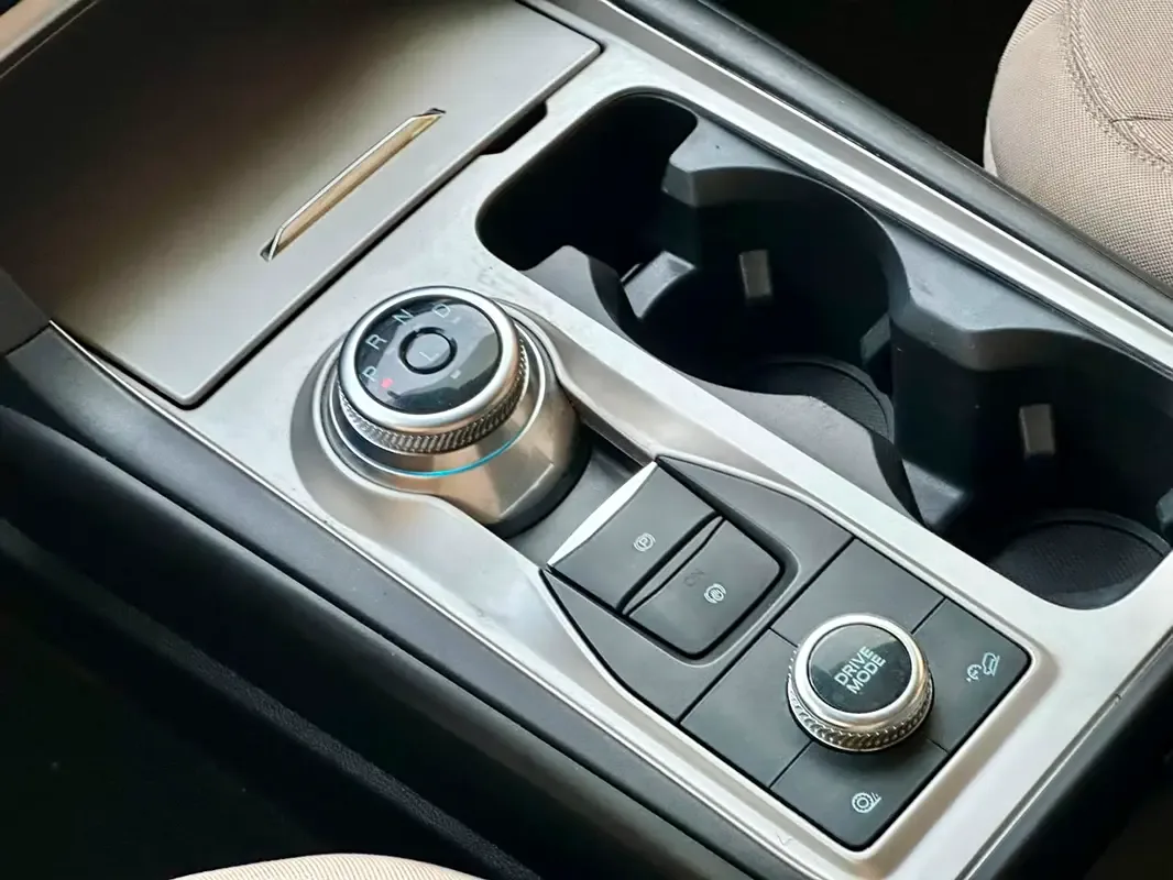 Ford Explorer 3.3 AT (285 حصان) - 8