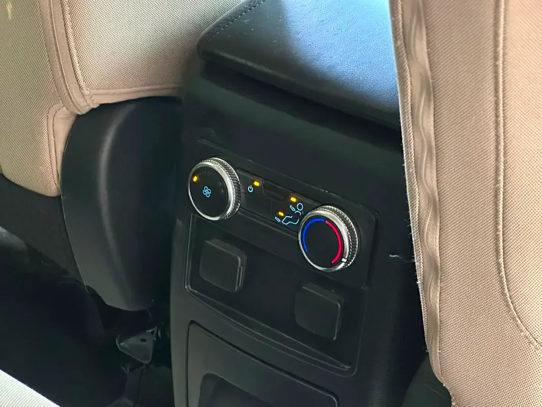 Ford Explorer 3.3 AT (285 حصان) - 10
