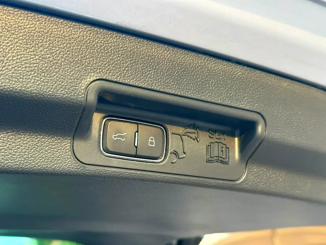 Ford Explorer 3.3 AT (285 حصان) - 20