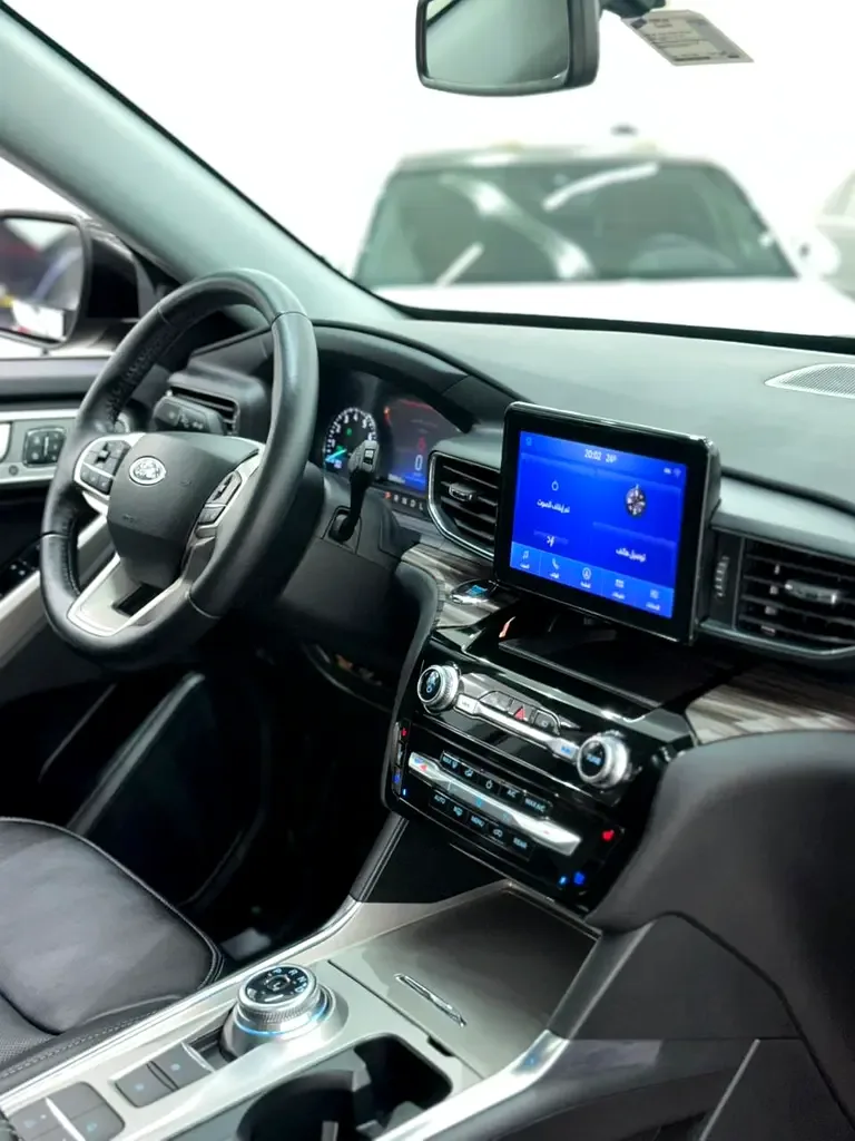 Ford Explorer 3.3 AT (318 حصان) - 11