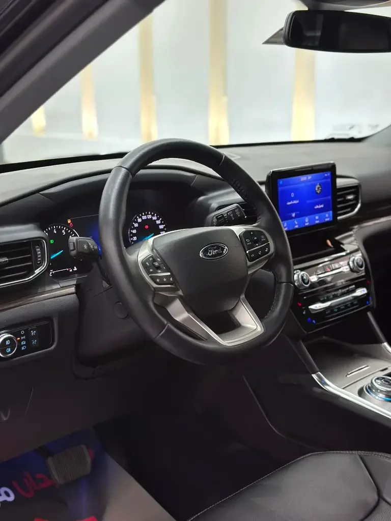 Ford Explorer 3.3 AT (318 حصان) - 10
