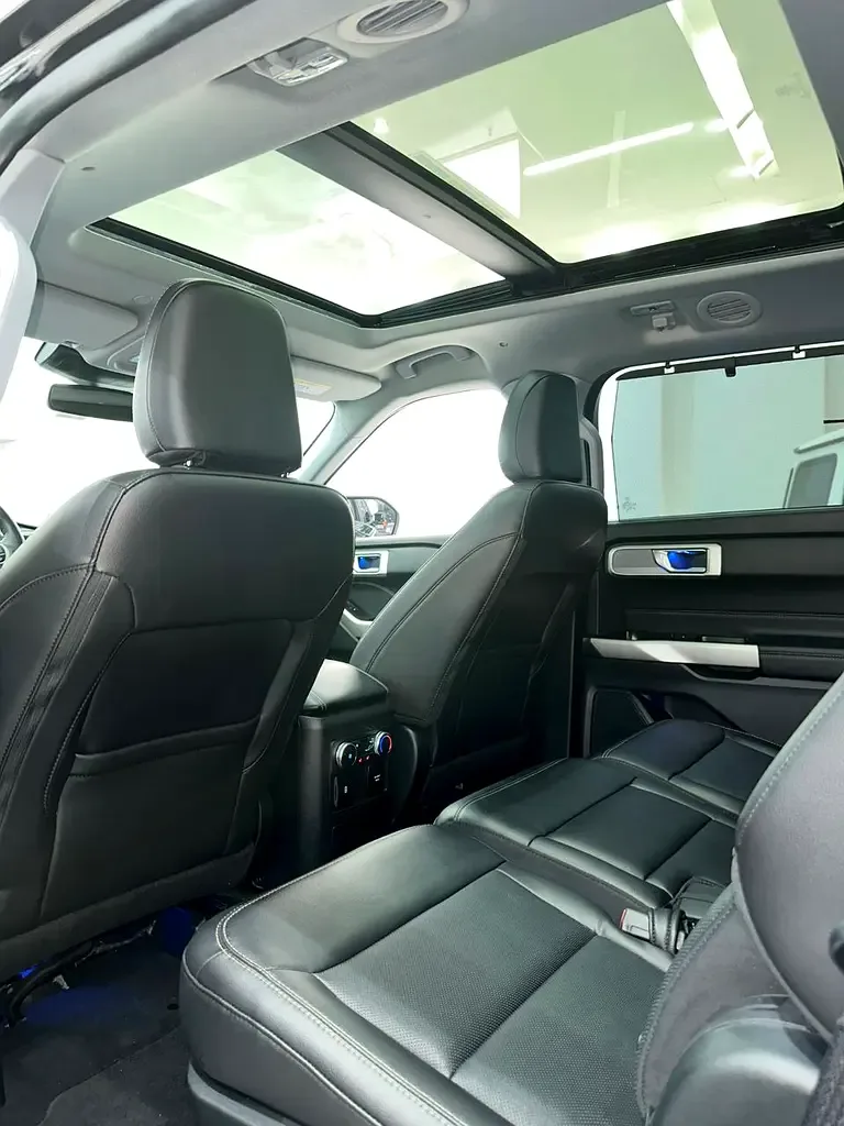 Ford Explorer 3.3 AT (318 حصان) - 16