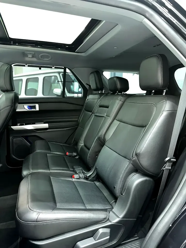 Ford Explorer 3.3 AT (318 حصان) - 17