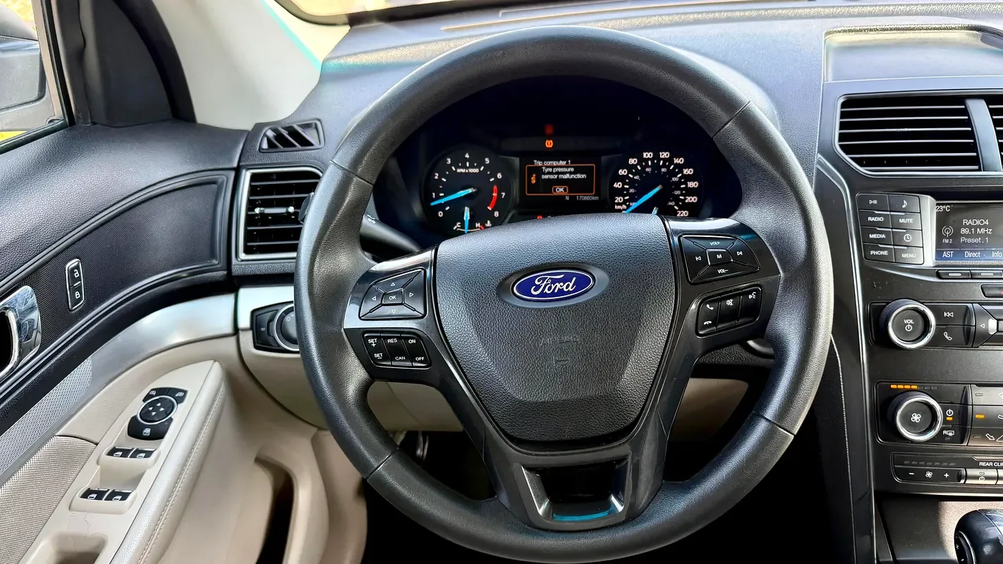 Ford Explorer 3.5 AT (294 حصان) - 12