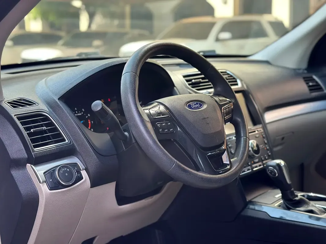 Ford Explorer 3.5 AT (294 حصان) - 14