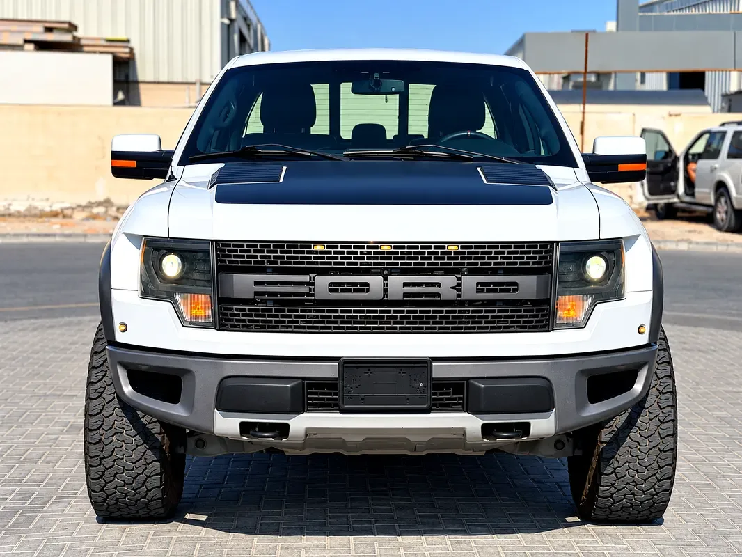 Ford F-150 SVT Raptor 6.1 AT (411 حصان) 4WD - 2