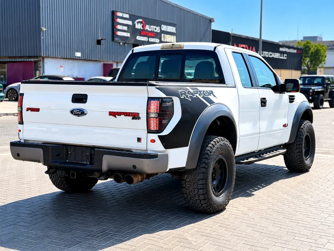 Ford F-150 SVT Raptor 6.1 AT (411 حصان) 4WD - 6