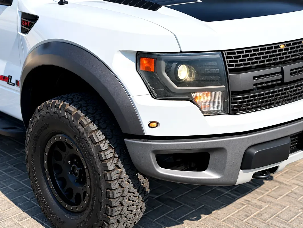 Ford F-150 SVT Raptor 6.1 AT (411 حصان) 4WD - 7