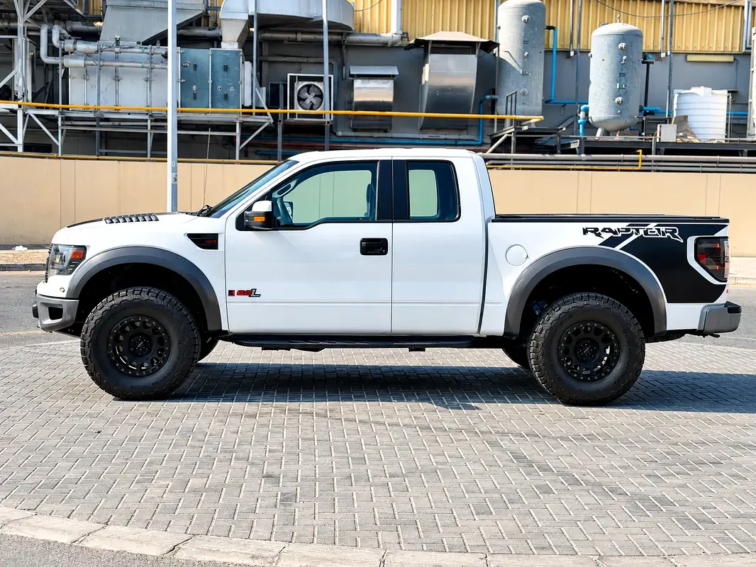 Ford F-150 SVT Raptor 6.1 AT (411 حصان) 4WD - 8
