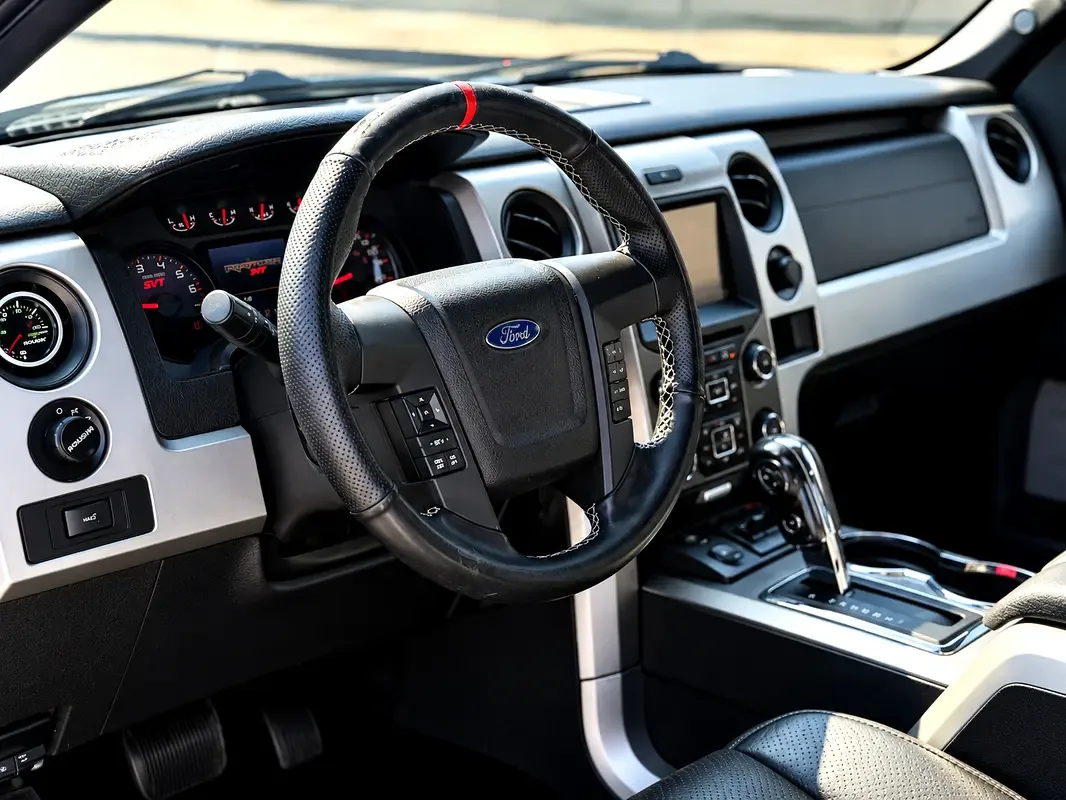 Ford F-150 SVT Raptor 6.1 AT (411 حصان) 4WD - 13