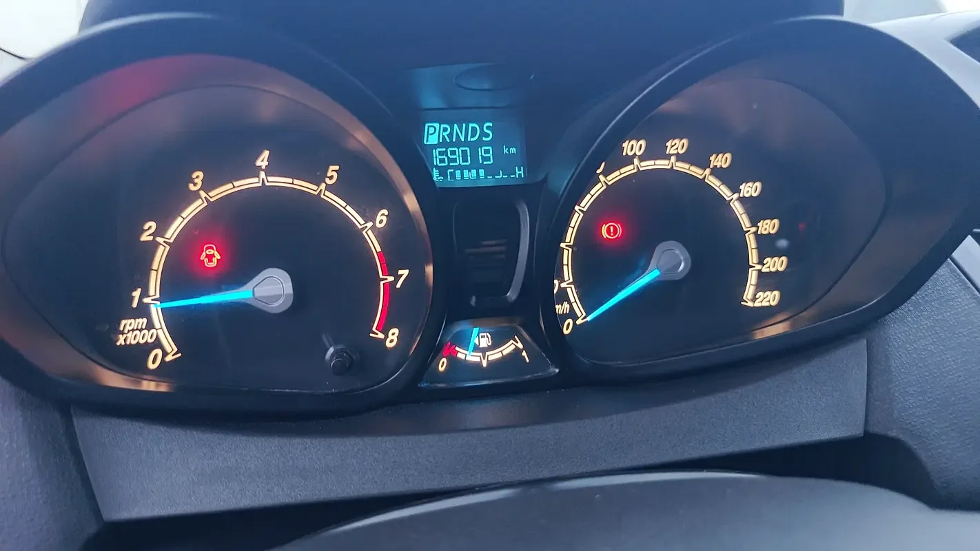 Ford Fiesta 1.6 AMT (105 hp) - 11