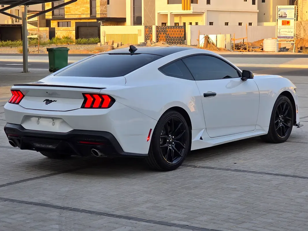 Ford Mustang 2.3 AT (319 حصان) - 5