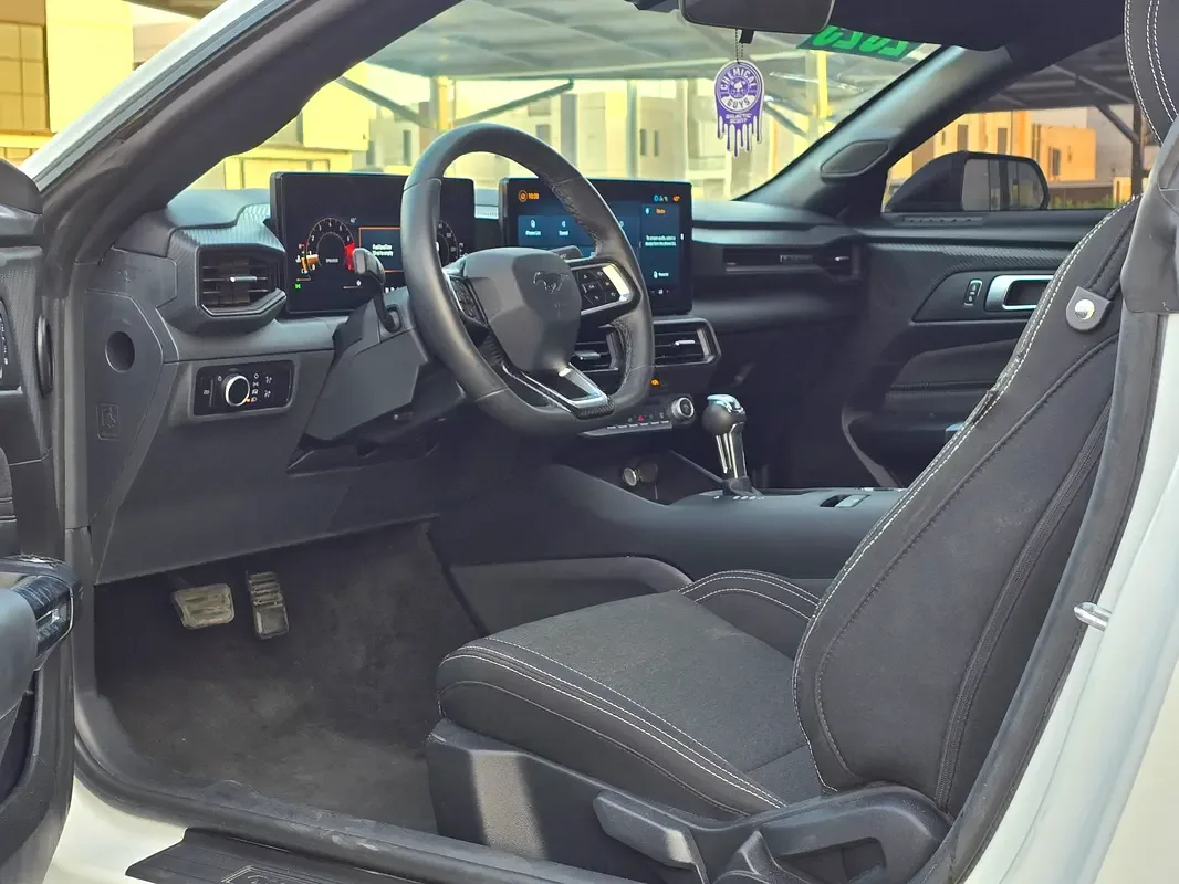 Ford Mustang 2.3 AT (319 حصان) - 9