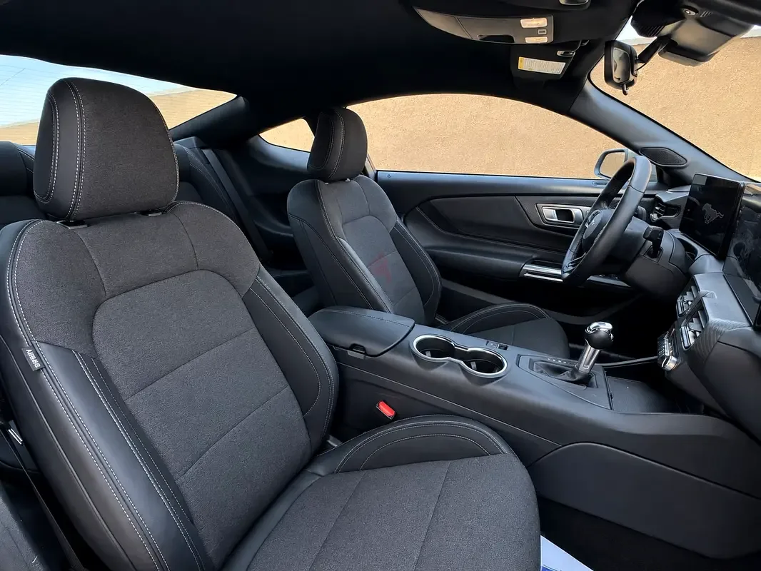Ford Mustang 2.3 AT (319 حصان) - 12