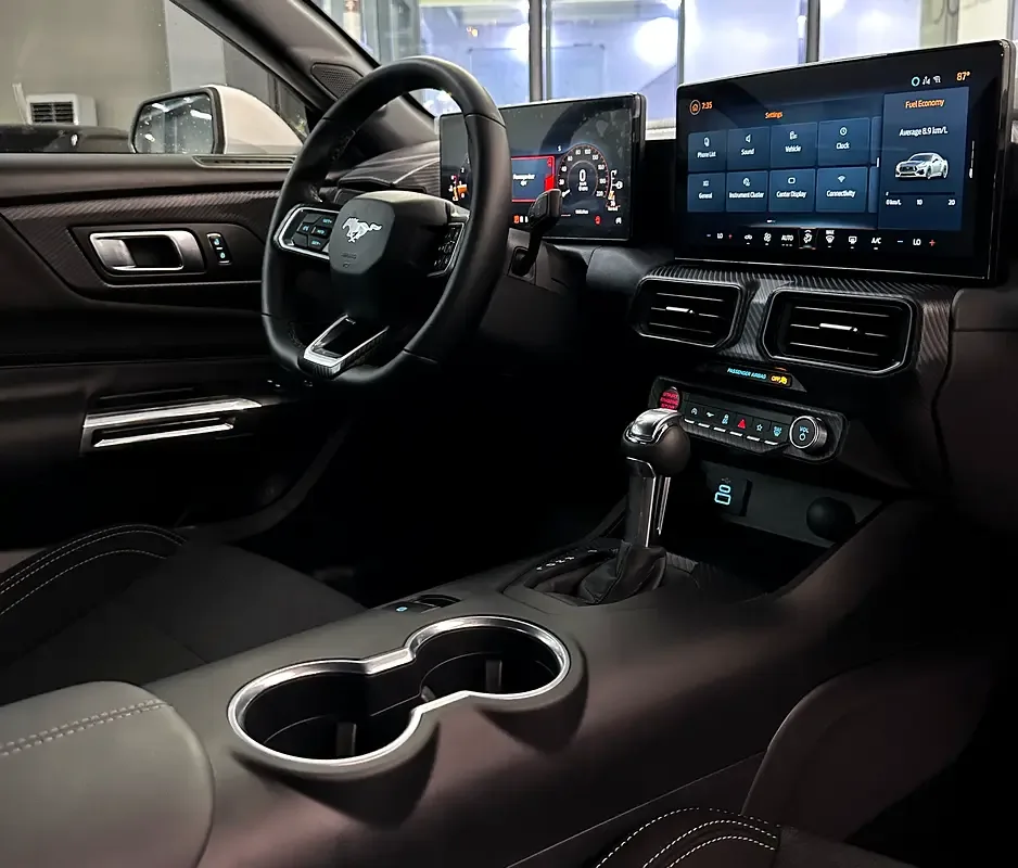 Ford Mustang 2.3 AT (319 حصان) - 12