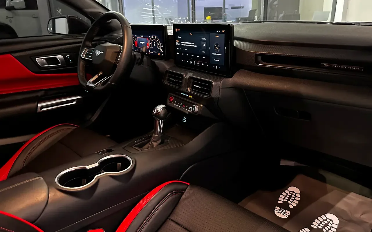 Ford Mustang 2.3 AT (319 حصان) - 14