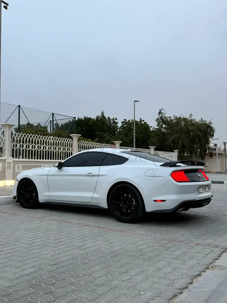 Ford Mustang 2.3 EcoBoost AT (290 حصان)