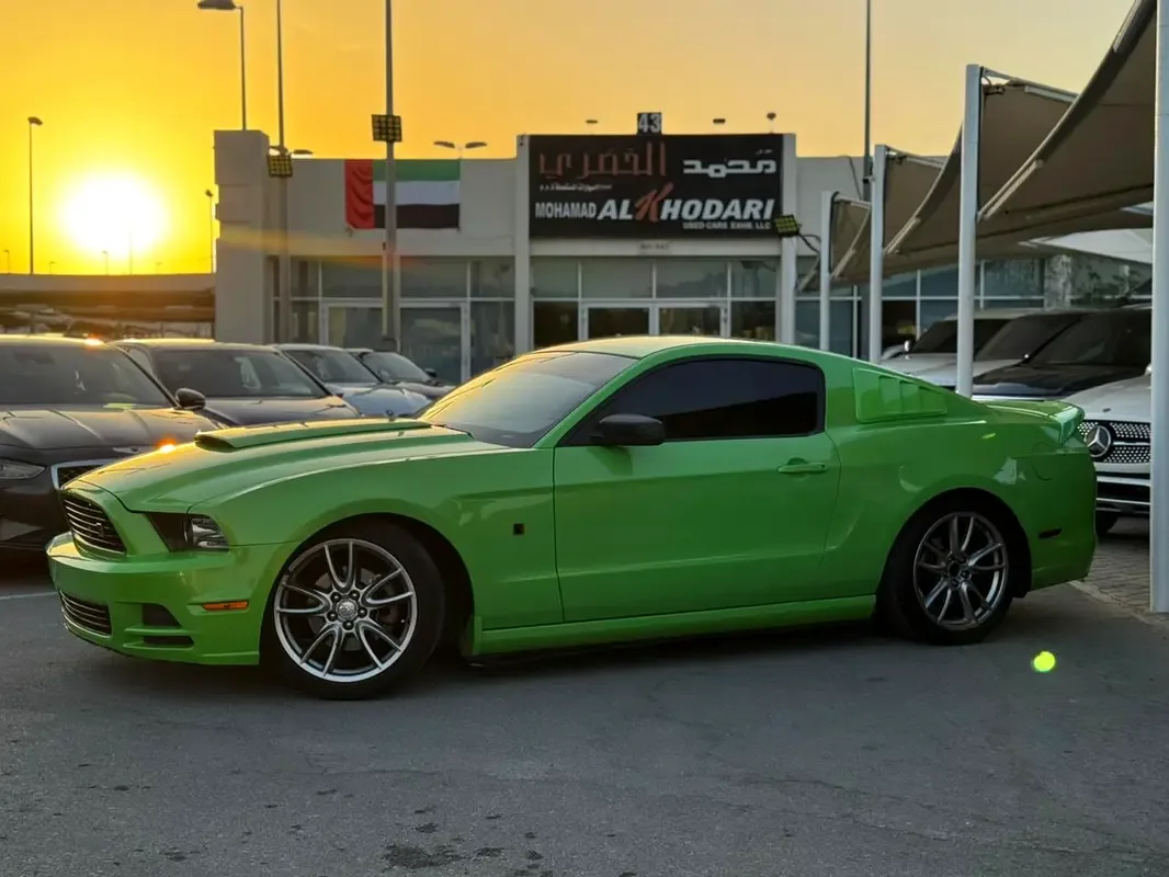 Ford Mustang 3.7 AT (305 hp)