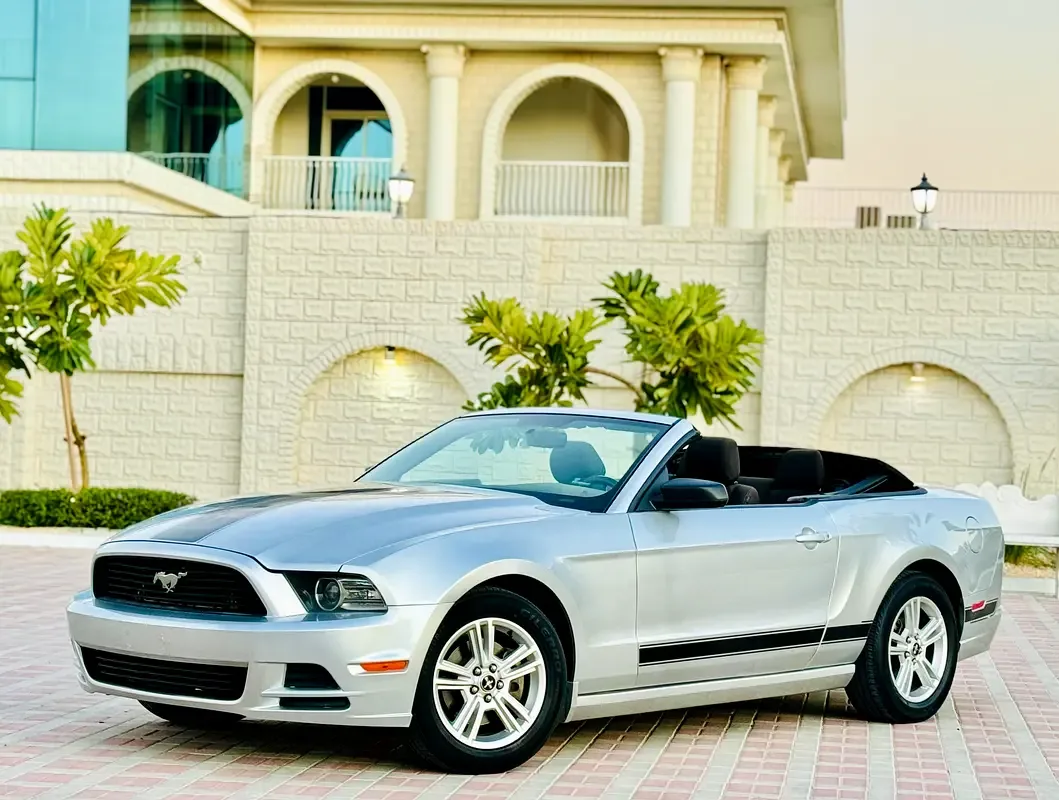 Ford Mustang 3.7 AT (305 hp)