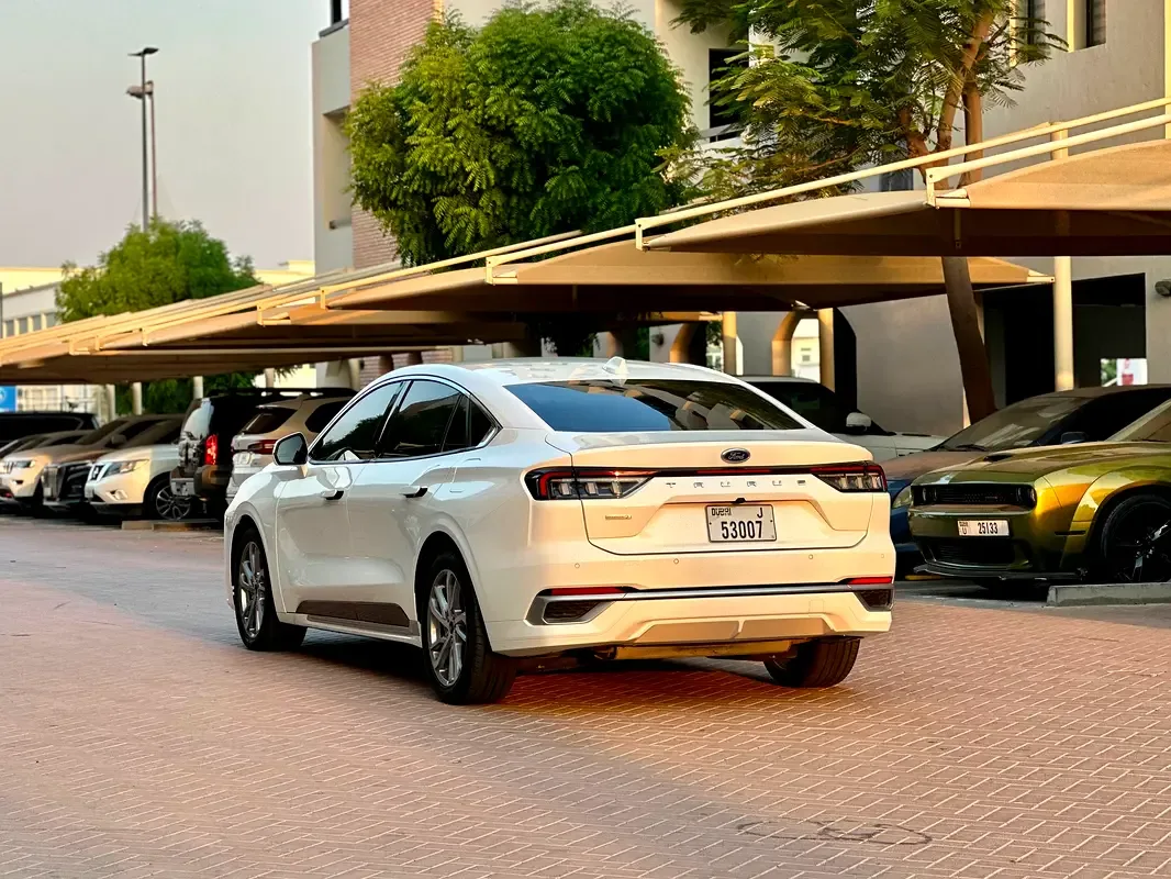Ford Taurus 2.0 AT (232 حصان) - 2