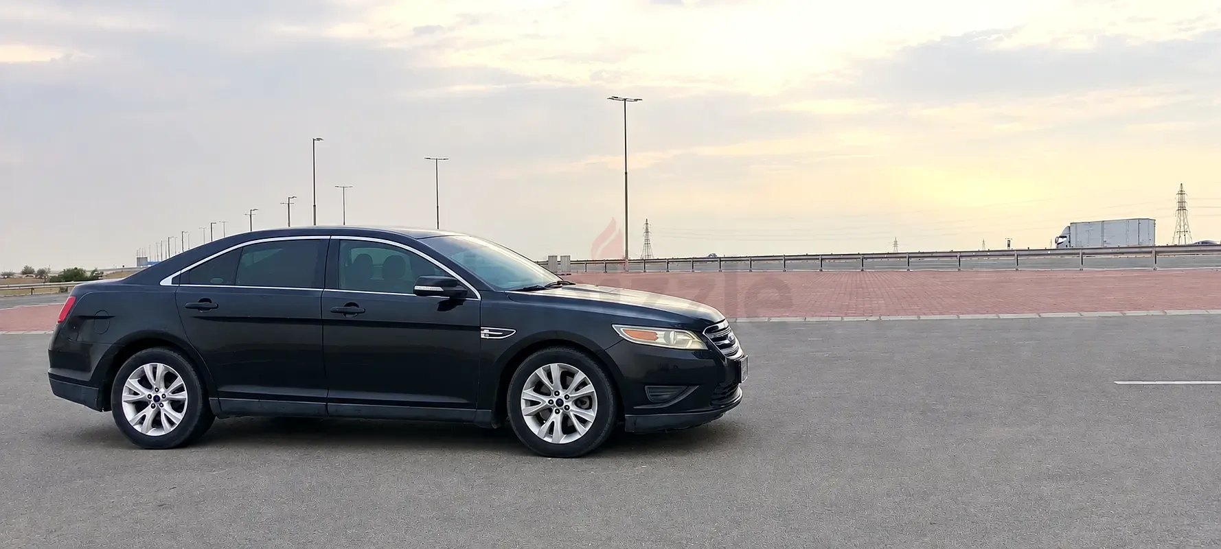 Ford Taurus 3.5 AT (263 hp)