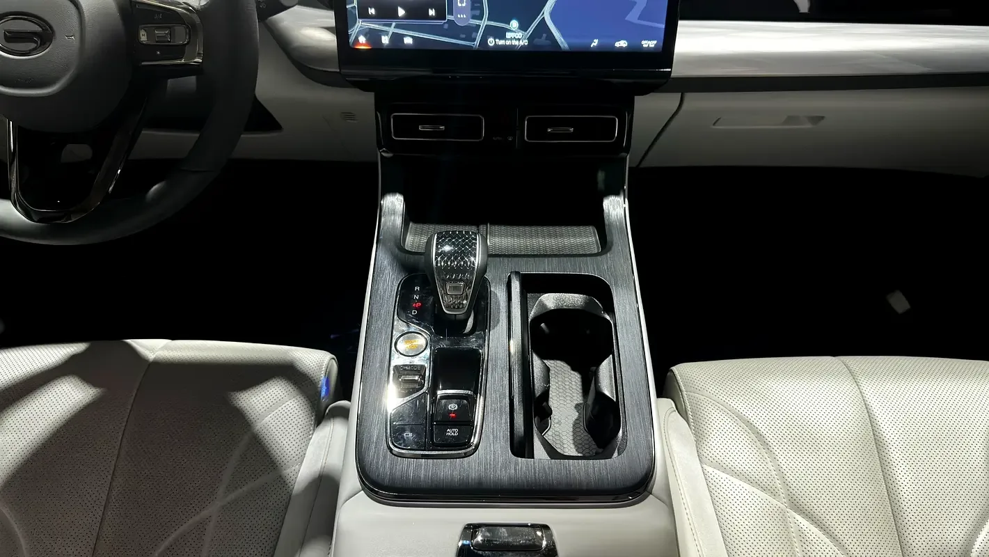 GAC GS8 2.0 AT AWD (231 hp) - 14